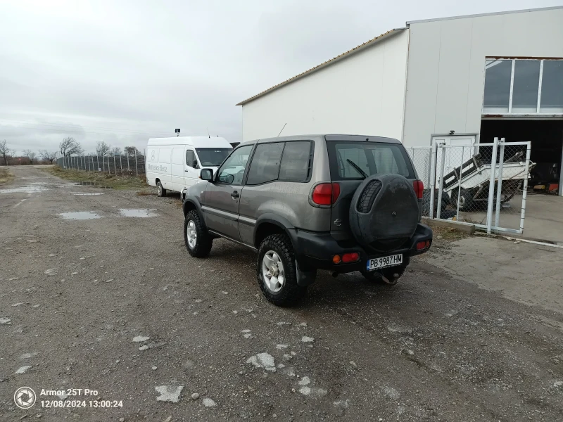 Nissan Terrano 2.7, снимка 4 - Автомобили и джипове - 48267845