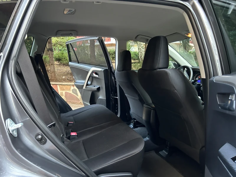 Toyota Rav4 2.0 D-4D, 4Х4 ! ПЪЛНА СЕРВ. ИСТОРИЯ !!!  , снимка 9 - Автомобили и джипове - 52112354