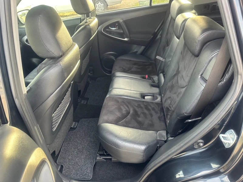 Toyota Rav4 2.2 D4D 4X4, снимка 12 - Автомобили и джипове - 52452068