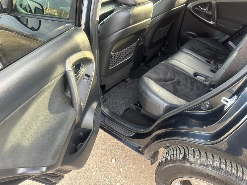 Toyota Rav4 2.2 D4D 4X4, снимка 11 - Автомобили и джипове - 52452068