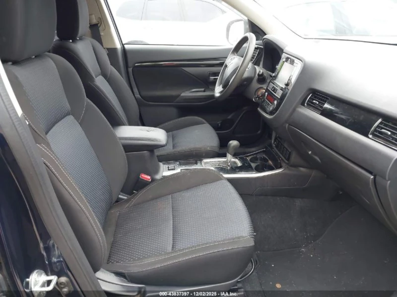 Mitsubishi Outlander 2.4L I-4 VVT, 166HP Front Wheel Drive, снимка 11 - Автомобили и джипове - 52915341