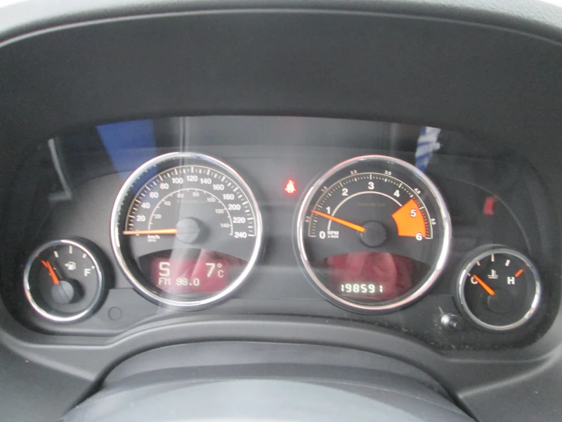 Jeep Compass 2.2CRDI* 4X4-FACELIFT-НАВИ-СЕРВИЗНА ИСТОРИЯ, снимка 12 - Автомобили и джипове - 53456463