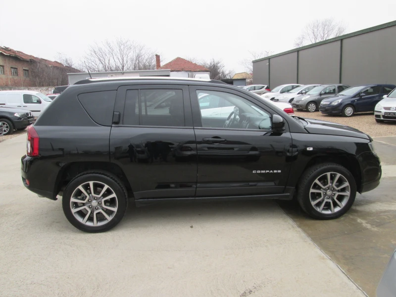 Jeep Compass 2.2CRDI* 4X4-FACELIFT-НАВИ-СЕРВИЗНА ИСТОРИЯ, снимка 3 - Автомобили и джипове - 53456463