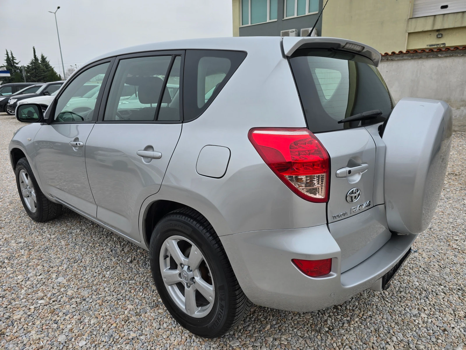 Toyota Rav4 2.0VVTI EXECUTIVE - изображение 2