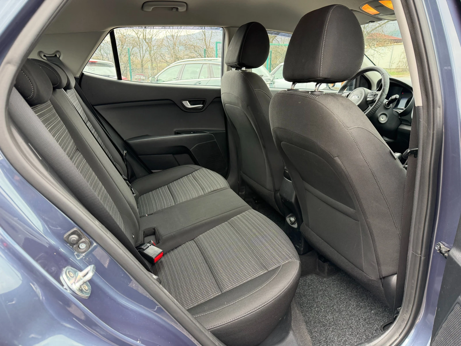 Kia Stonic 1.0 T-GDI / Гаранционен / Обслужен / Камера, снимка 12 - Автомобили и джипове - 53963659