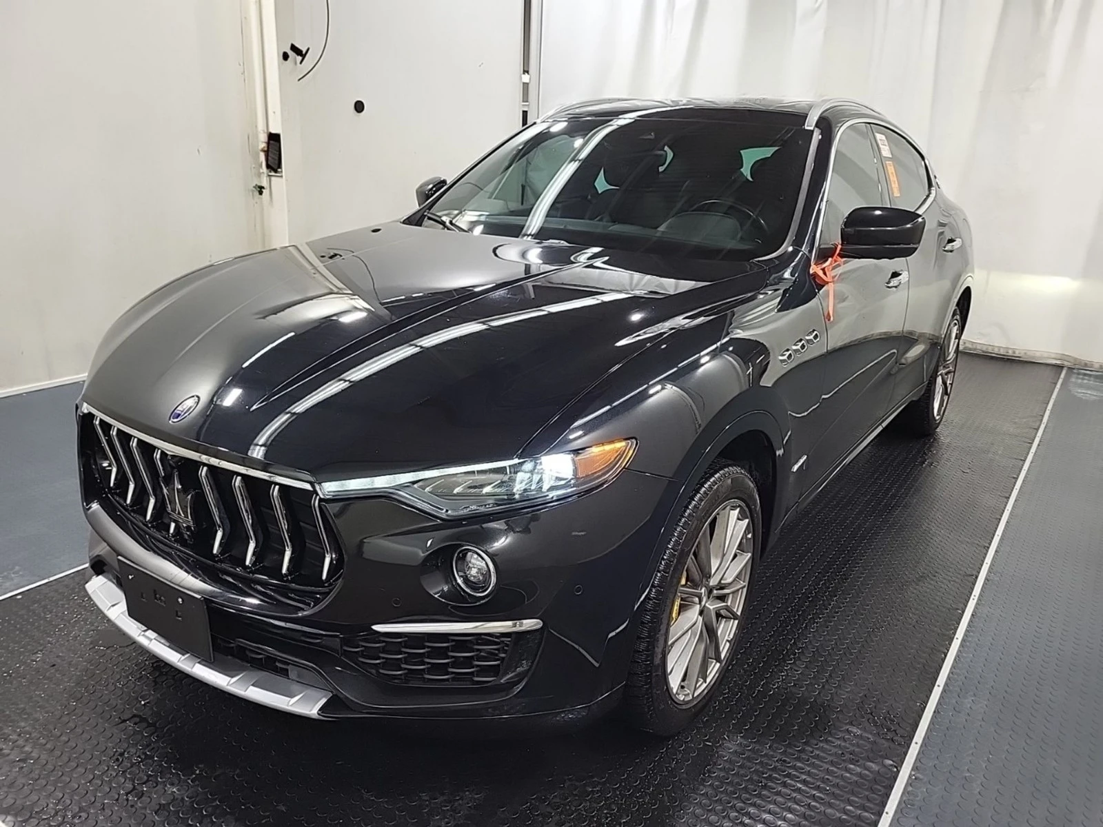 Maserati Levante S GRANLUSSO/Следене на ленти/Кейлес