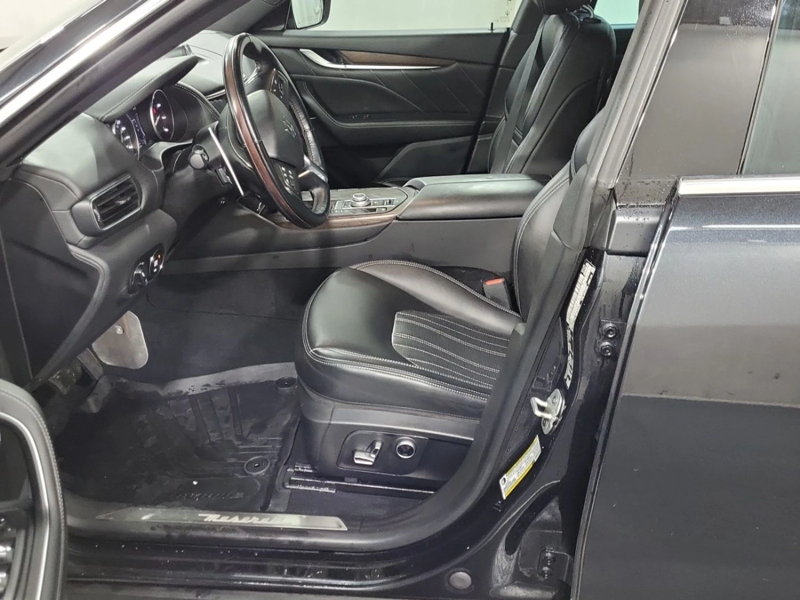 Maserati Levante S GRANLUSSO/Следене на ленти/Кейлес, снимка 8 - Автомобили и джипове - 54228666