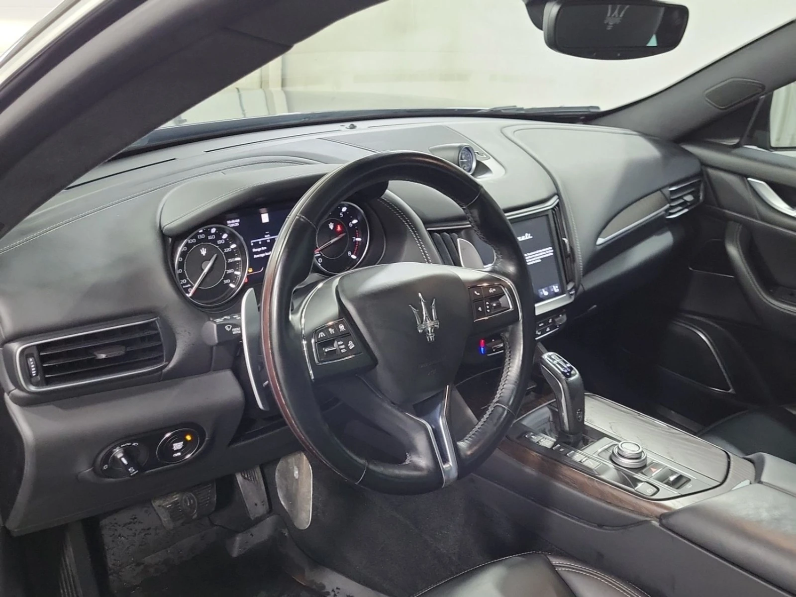 Maserati Levante S GRANLUSSO/Следене на ленти/Кейлес, снимка 10 - Автомобили и джипове - 54228666