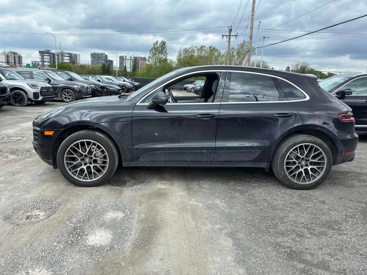 Porsche Macan * S * DISTRONIC* ОБДУХВАНЕ* ПАНОРАМА* BOSE* , снимка 2 - Автомобили и джипове - 54653200