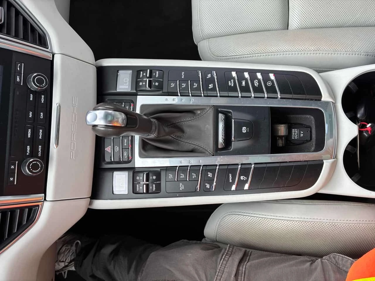 Porsche Macan * S * DISTRONIC* ОБДУХВАНЕ* ПАНОРАМА* BOSE* , снимка 14 - Автомобили и джипове - 54653200