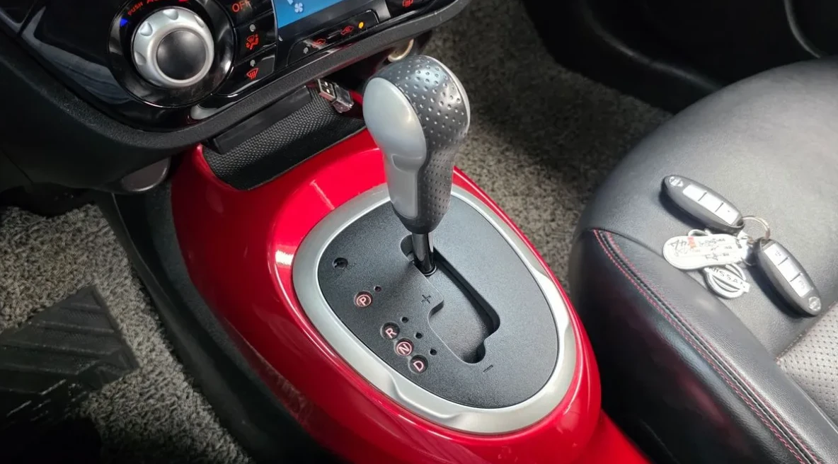 Nissan Juke 1.6 Бензин SV F15, снимка 8 - Автомобили и джипове - 55102250