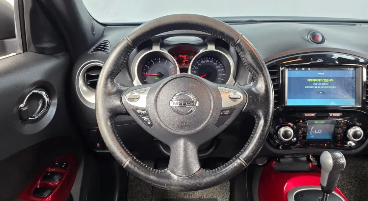 Nissan Juke 1.6 Бензин SV F15, снимка 4 - Автомобили и джипове - 55102250