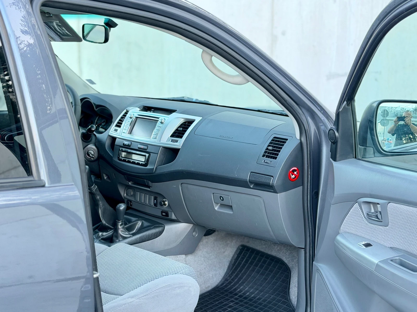 Toyota Hilux 3.0D  171 к.с.  * Нов Внос* * Invicible* * Камера*, снимка 11 - Автомобили и джипове - 56011161