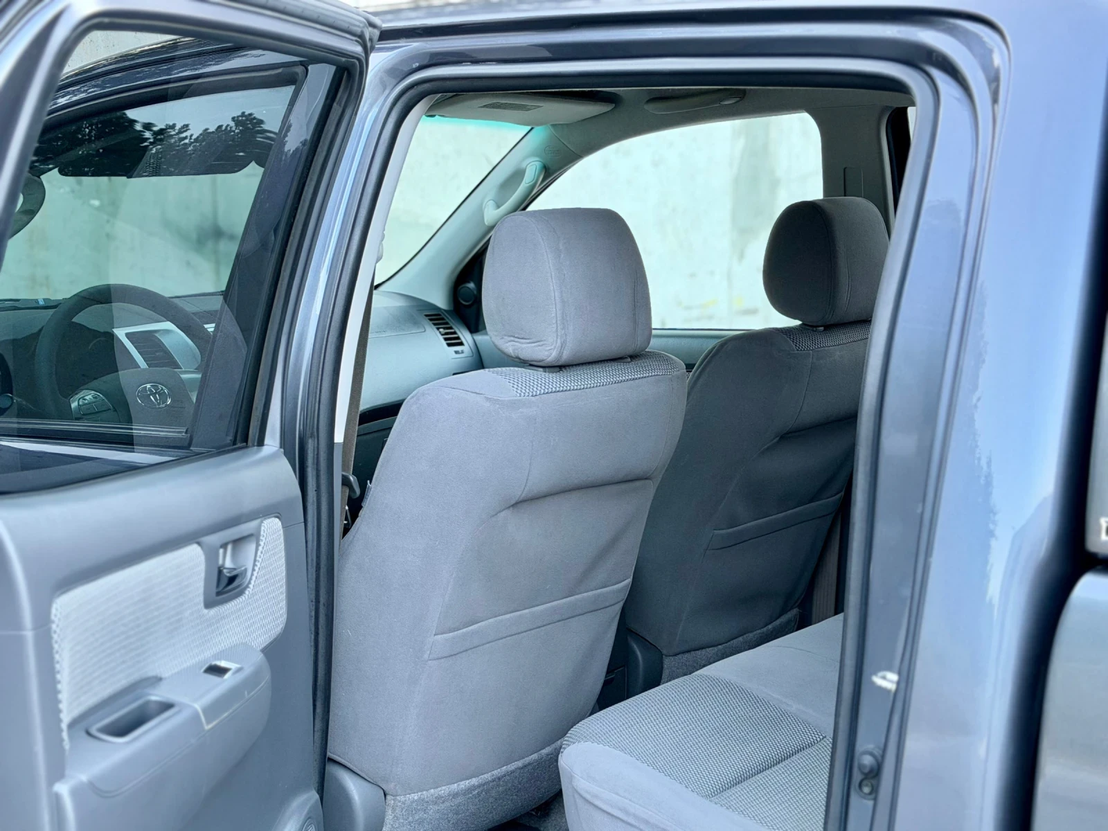 Toyota Hilux 3.0D  171 к.с.  * Нов Внос* * Invicible* * Камера*, снимка 10 - Автомобили и джипове - 56011161