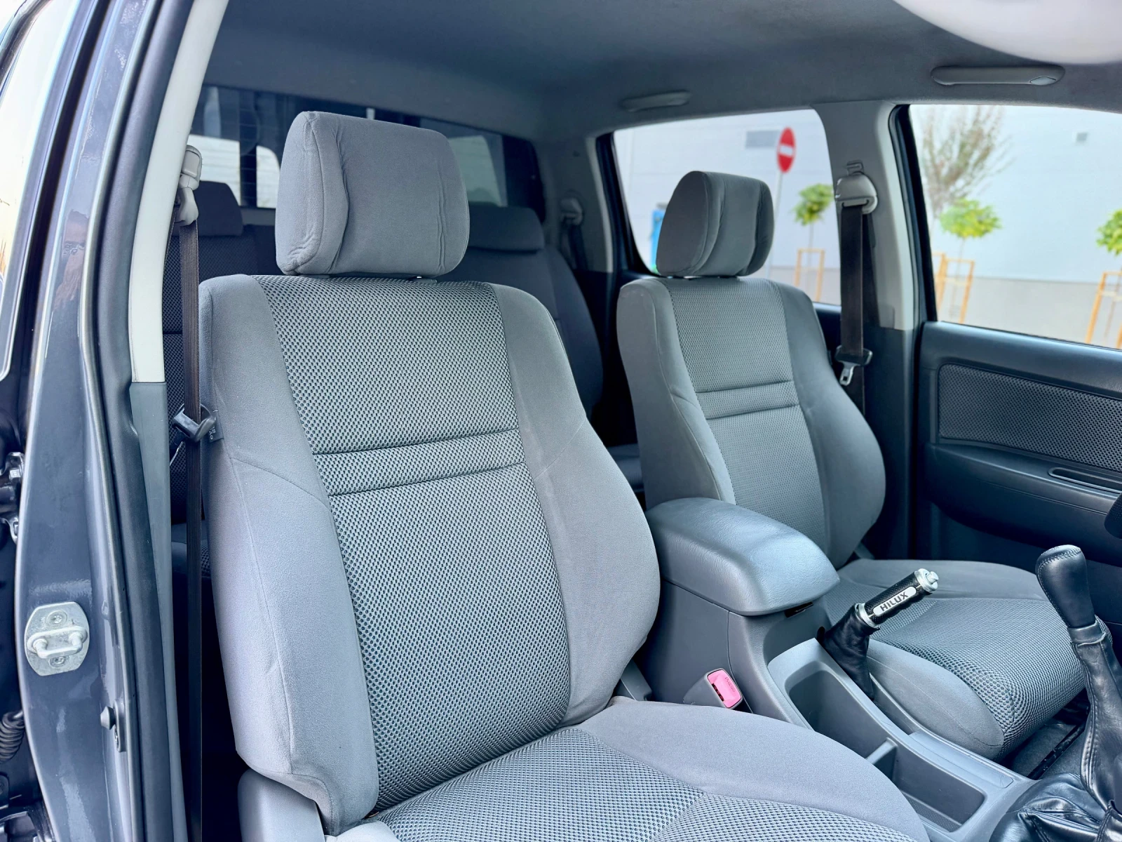 Toyota Hilux 3.0D  171 к.с.  * Нов Внос* * Invicible* * Камера*, снимка 14 - Автомобили и джипове - 56011161