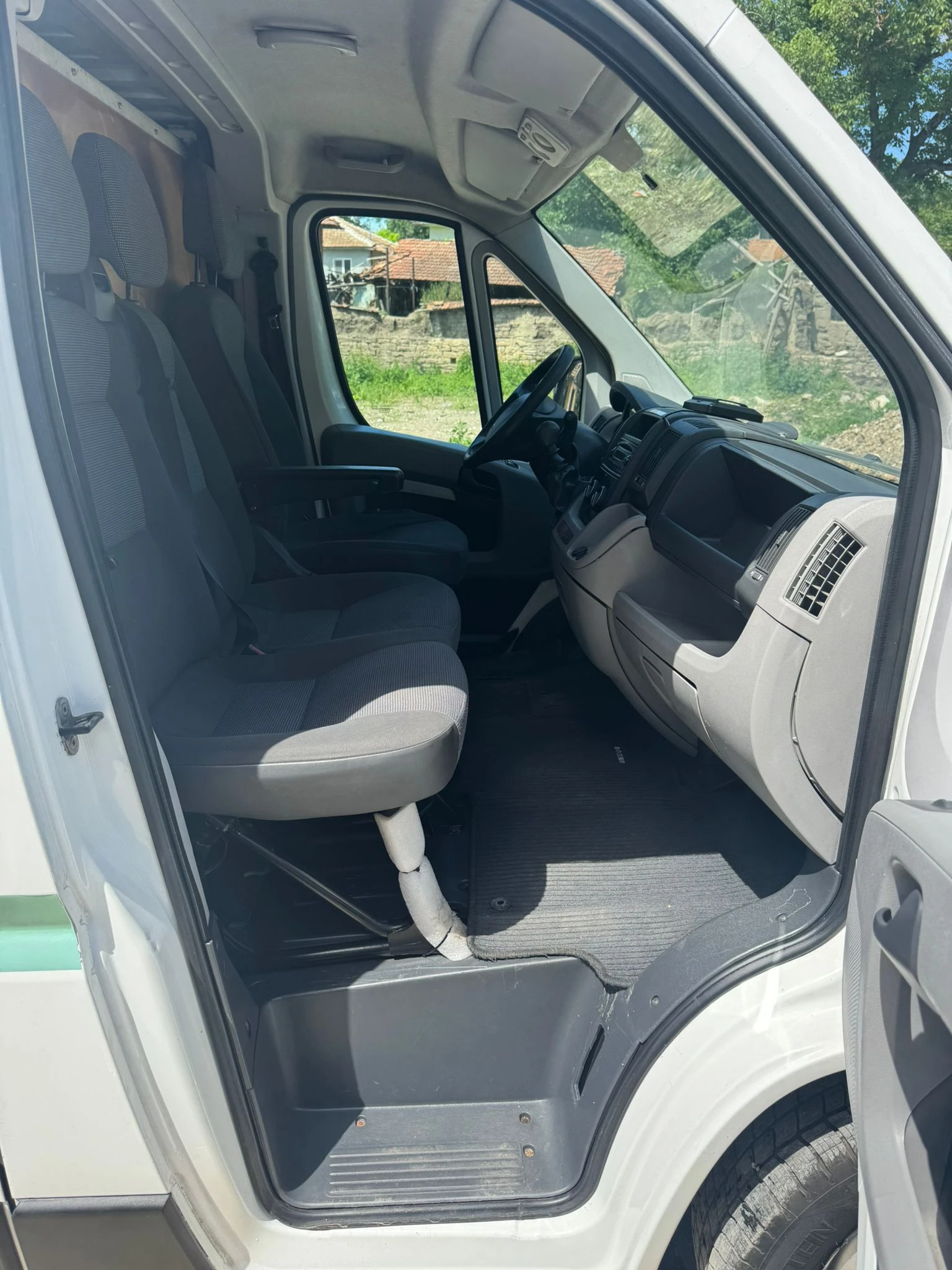 Peugeot Boxer 2.2HDI L2H1 Климатик!!, снимка 11 - Бусове и автобуси - 54714909