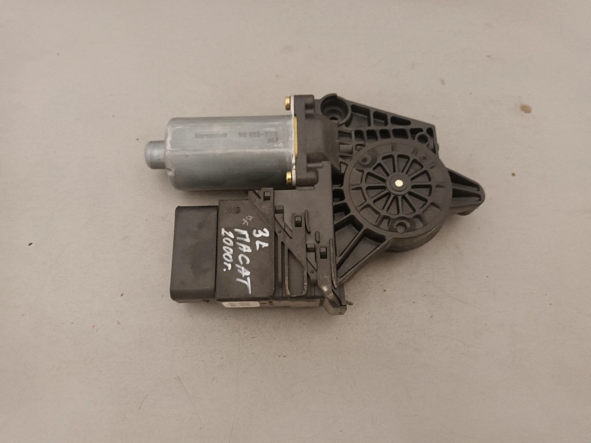 Моторче задно ляво стъкло фолксваген пасат 1.8