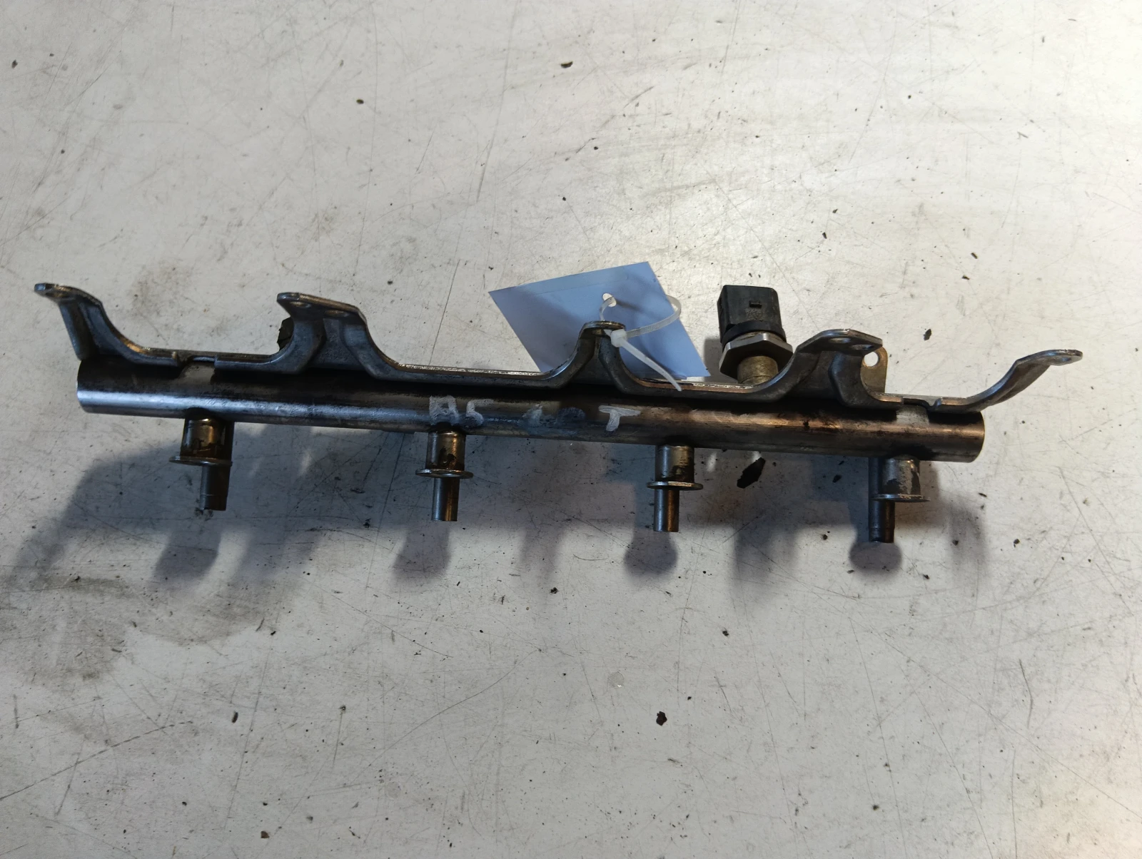 горивна рейка 1.8TFSI 06J133317 06J906051B Audi A5