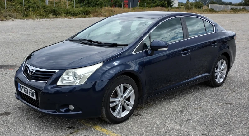 Toyota Avensis 1.8 Газ - Бензин, снимка 1 - Автомобили и джипове - 47387209