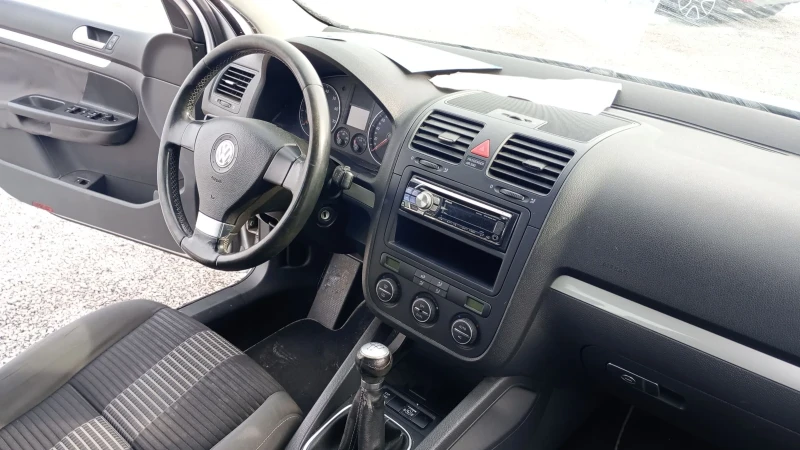 VW Golf 1.6i102ксАГУ А/С, снимка 14 - Автомобили и джипове - 48753712