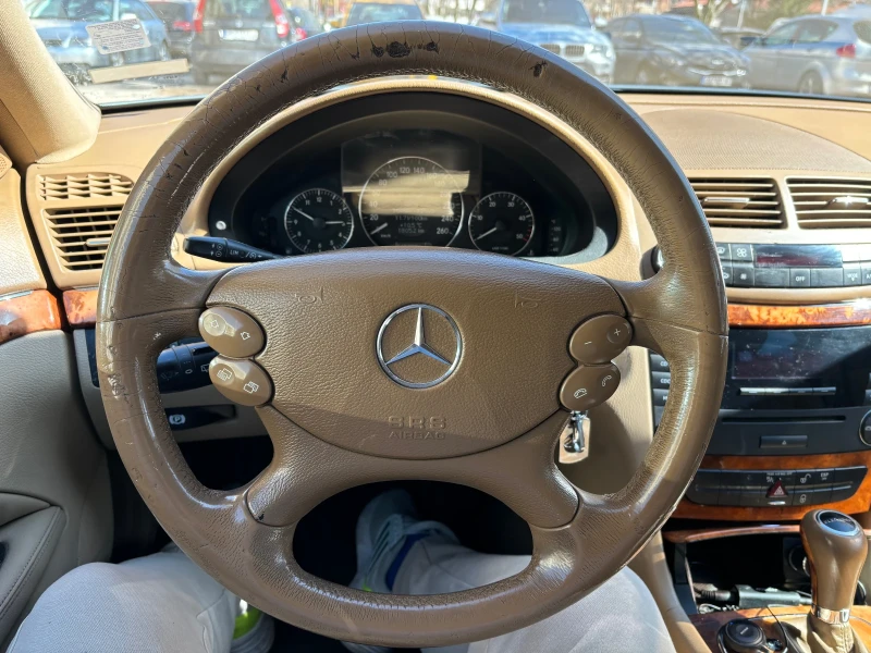 Mercedes-Benz E 220, снимка 11 - Автомобили и джипове - 49401547