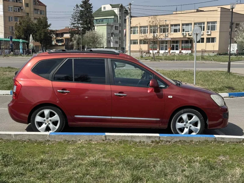 Kia Carens, снимка 7 - Автомобили и джипове - 49606686