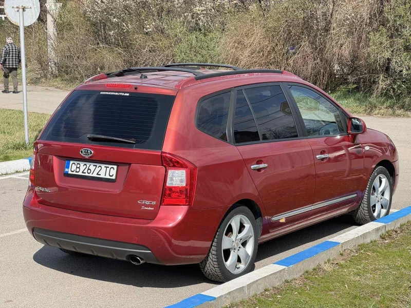 Kia Carens, снимка 2 - Автомобили и джипове - 49606686