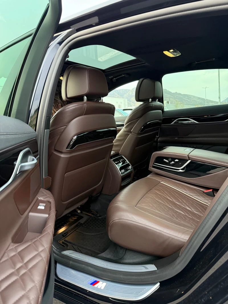 BMW 730 XDRIVE КАТО НОВА, снимка 13 - Автомобили и джипове - 51416657