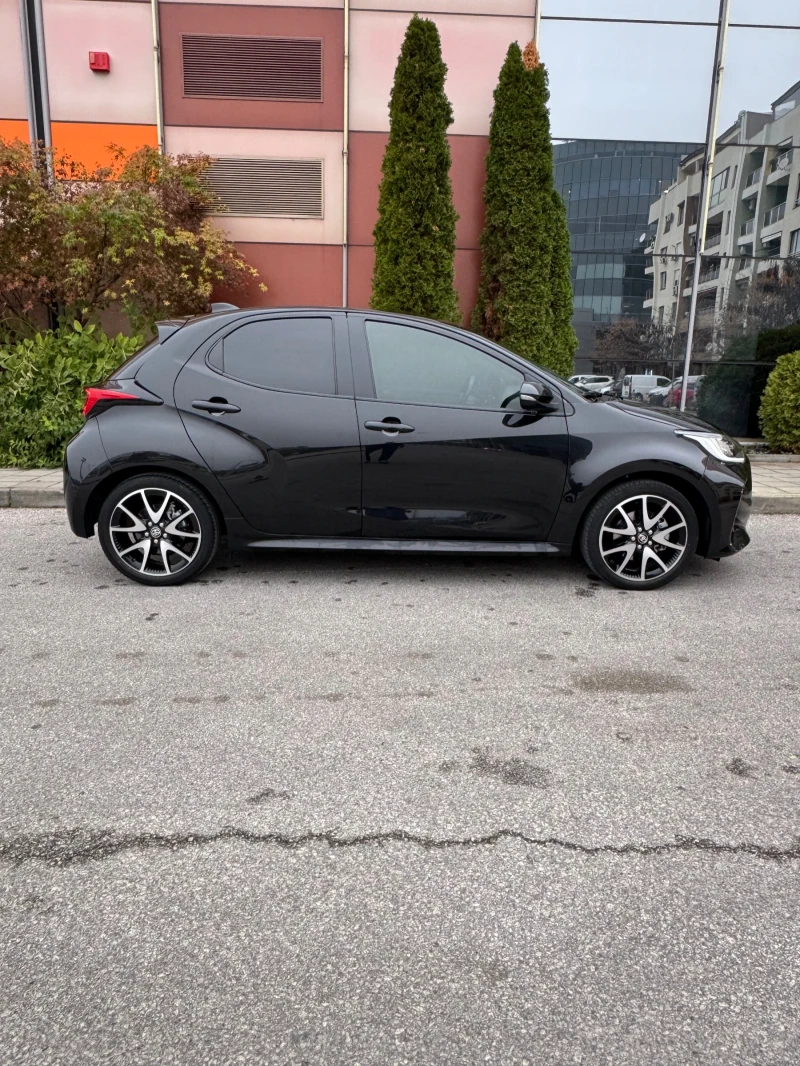 Toyota Yaris 1.5 HIBRID 29000km, снимка 4 - Автомобили и джипове - 52448074