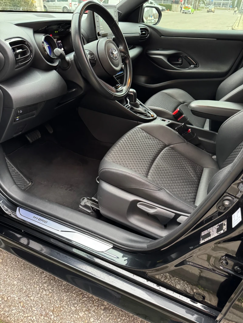 Toyota Yaris 1.5 HIBRID 29000km, снимка 5 - Автомобили и джипове - 52448074