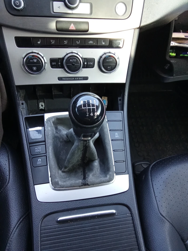 VW Passat, снимка 10 - Автомобили и джипове - 52858433