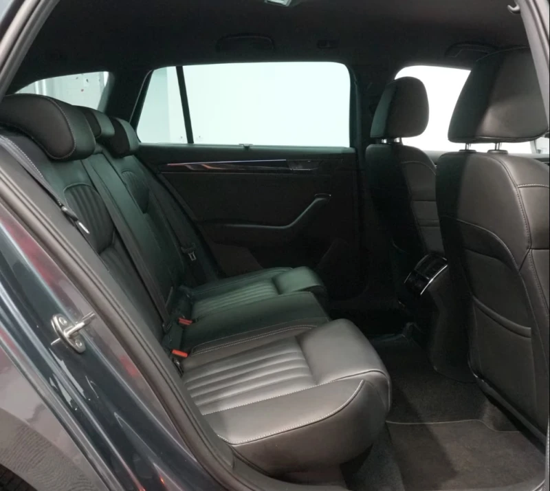 Skoda Superb Combi* 2.0TDI* 4x4* L&K* MATRIX, снимка 7 - Автомобили и джипове - 53453079