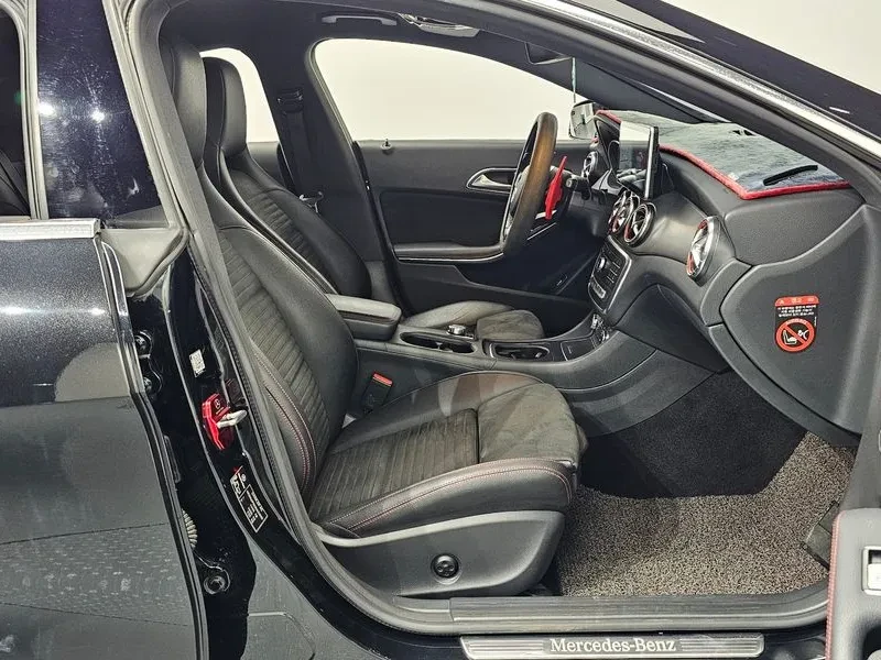 Mercedes-Benz CLA 2.5, снимка 10 - Автомобили и джипове - 54287825