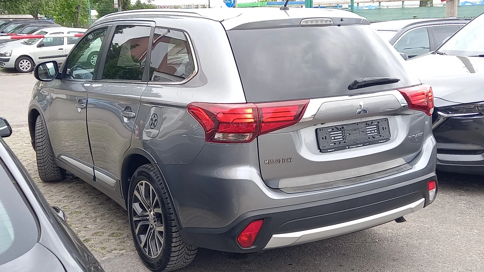 Mitsubishi Outlander 4Х4 ИЗКЛЮЧИТЕЛНО СЕРВИЗ КНИЖК 7-МЕСТА УНИКАТ FULL - изображение 4