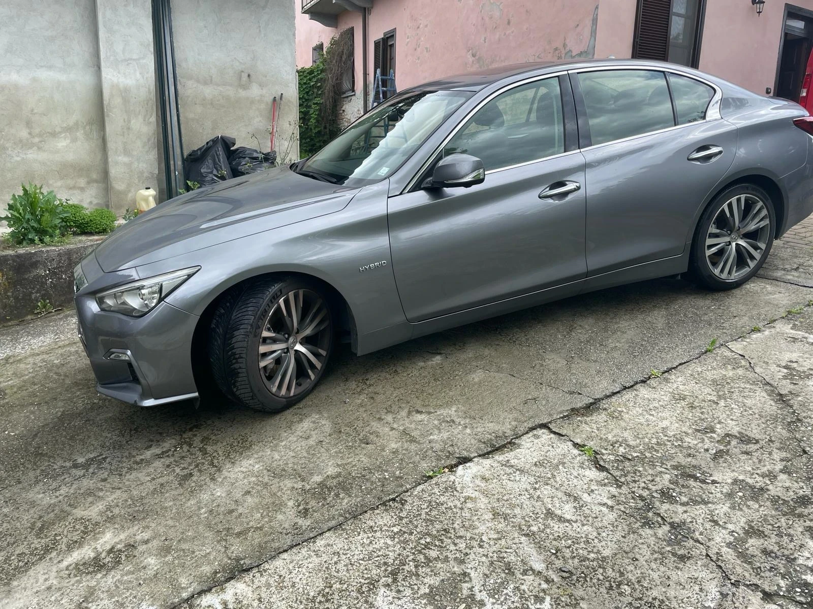 Infiniti Q50 3.5 V6 hybrid - изображение 3