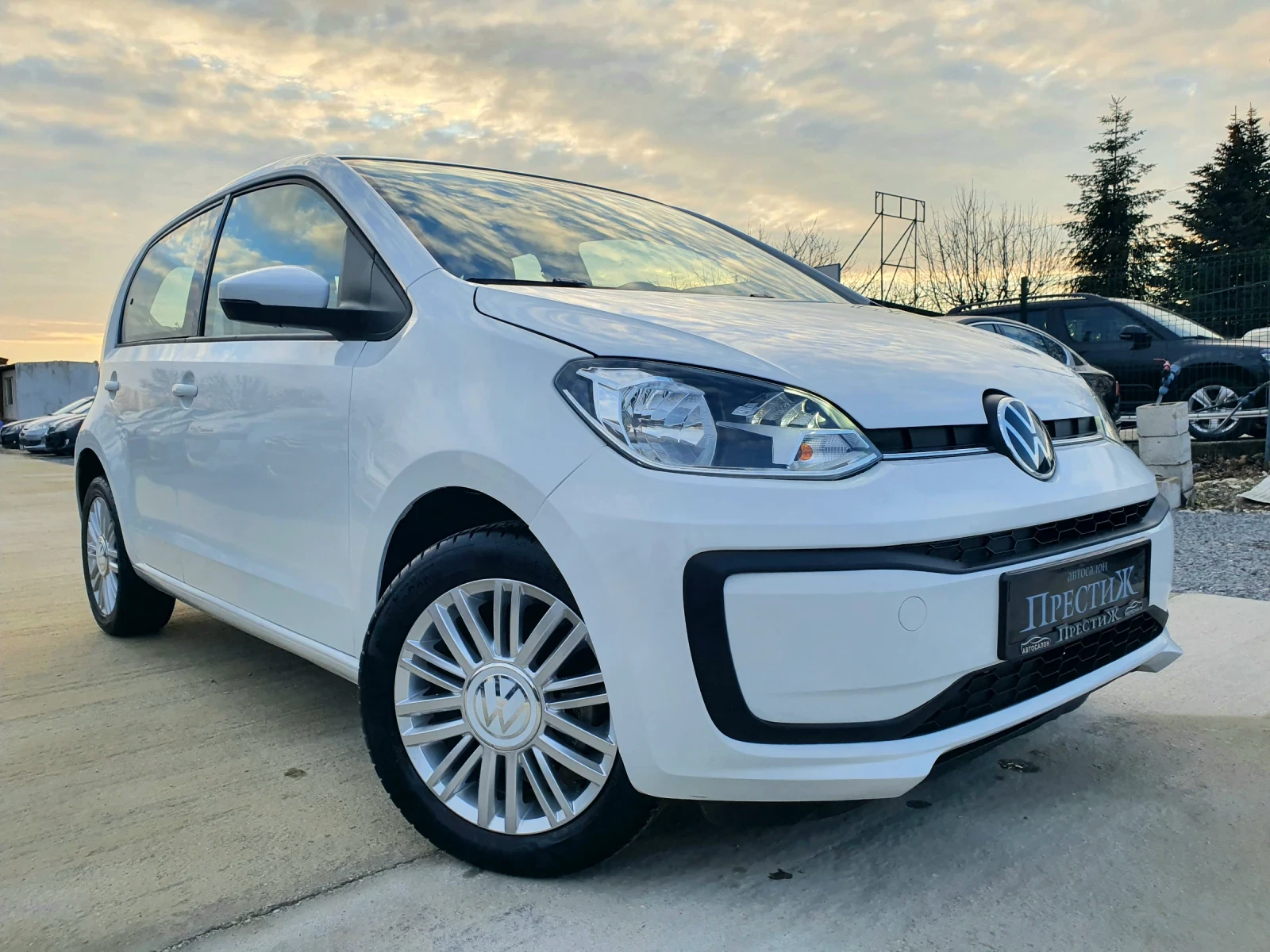 VW Up 1.0i - 65k.c. - изображение 4