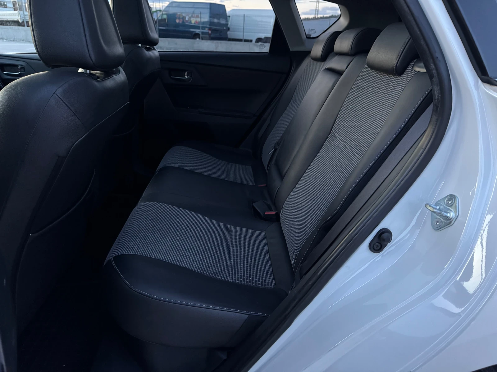 Toyota Auris HYBRID - AUTO/ LINE ASS/ HEAT/ PANORAMA | Mobile.bg   15