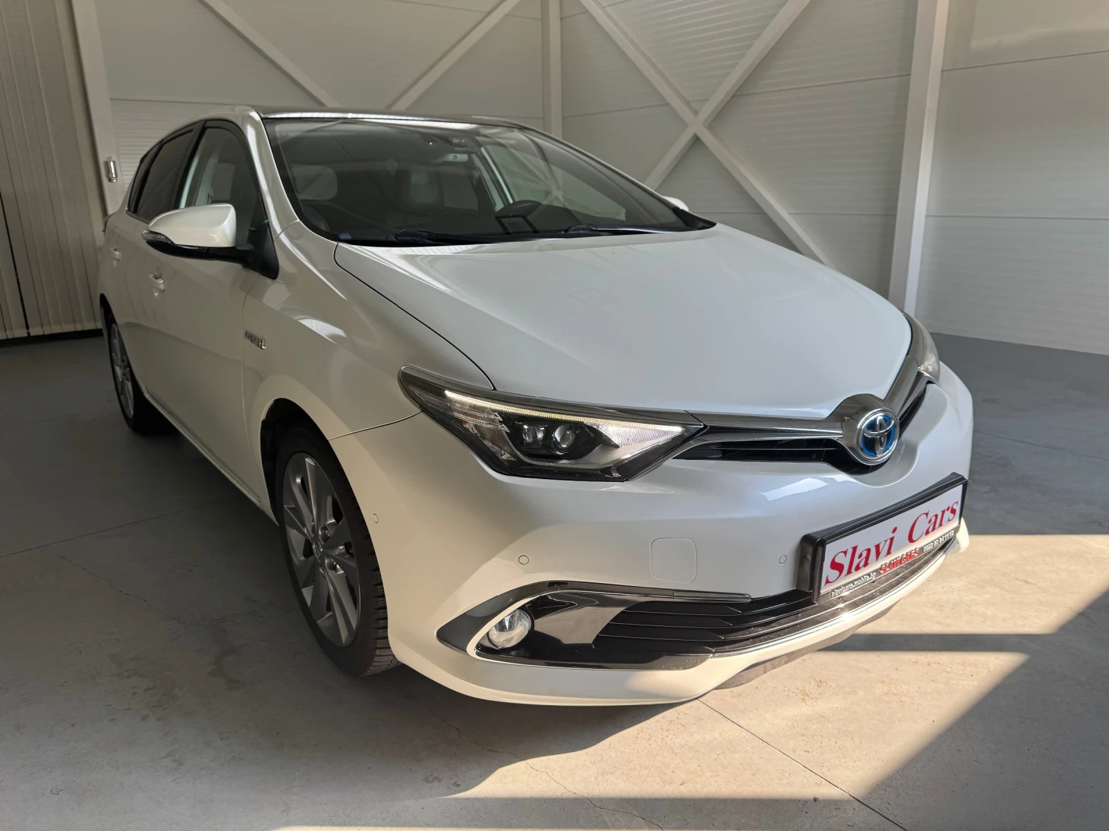 Toyota Auris HYBRID - AUTO/ LINE ASS/ HEAT/ PANORAMA - изображение 3