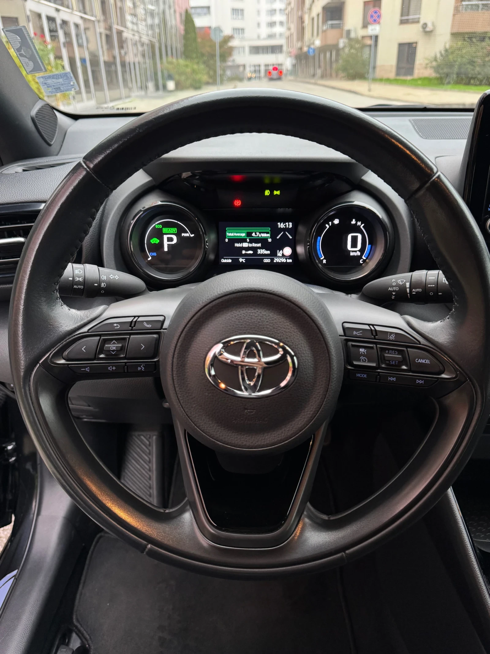 Toyota Yaris 1.5 HIBRID 29000km - изображение 8