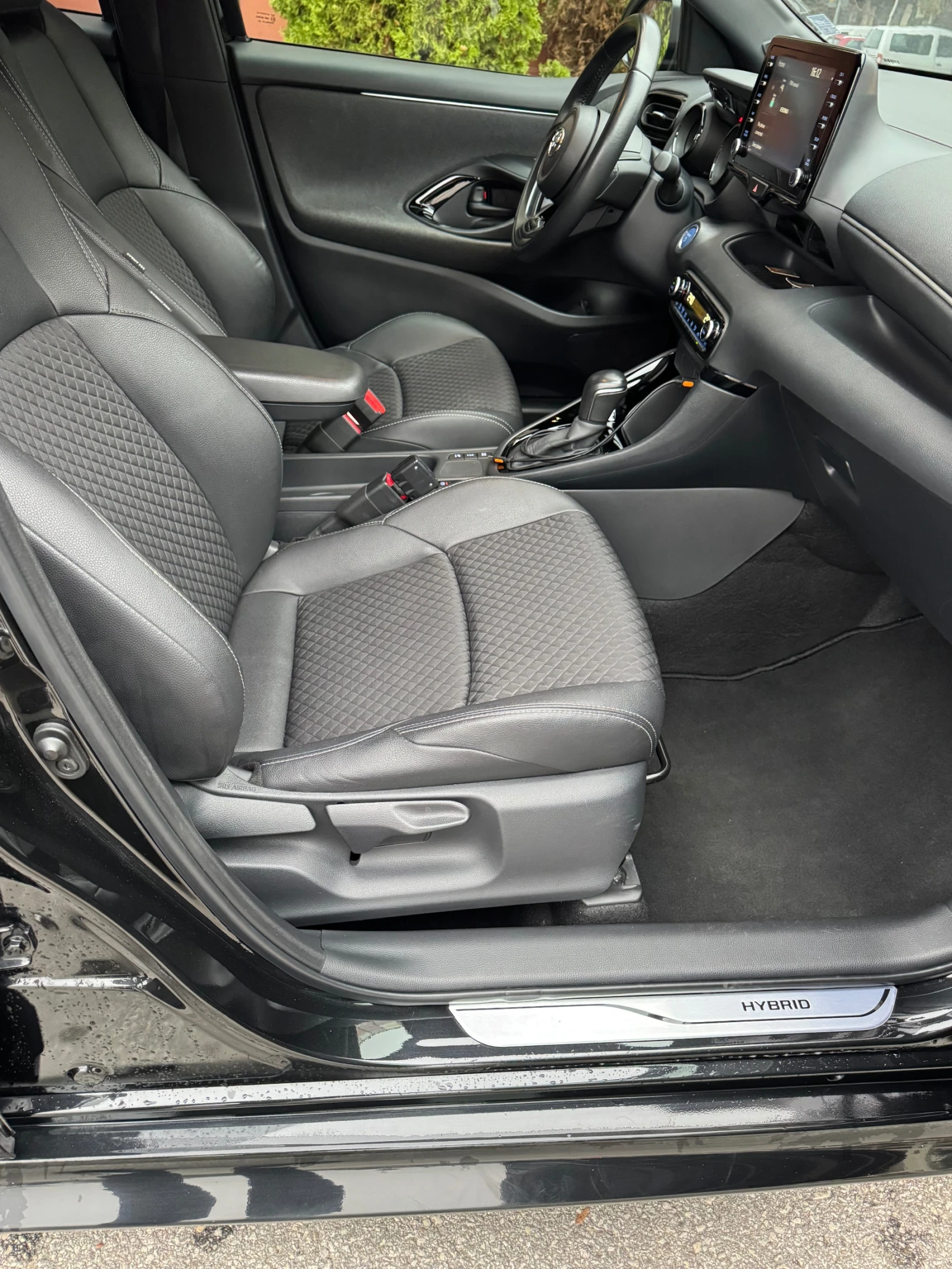 Toyota Yaris 1.5 HIBRID 29000km - изображение 6