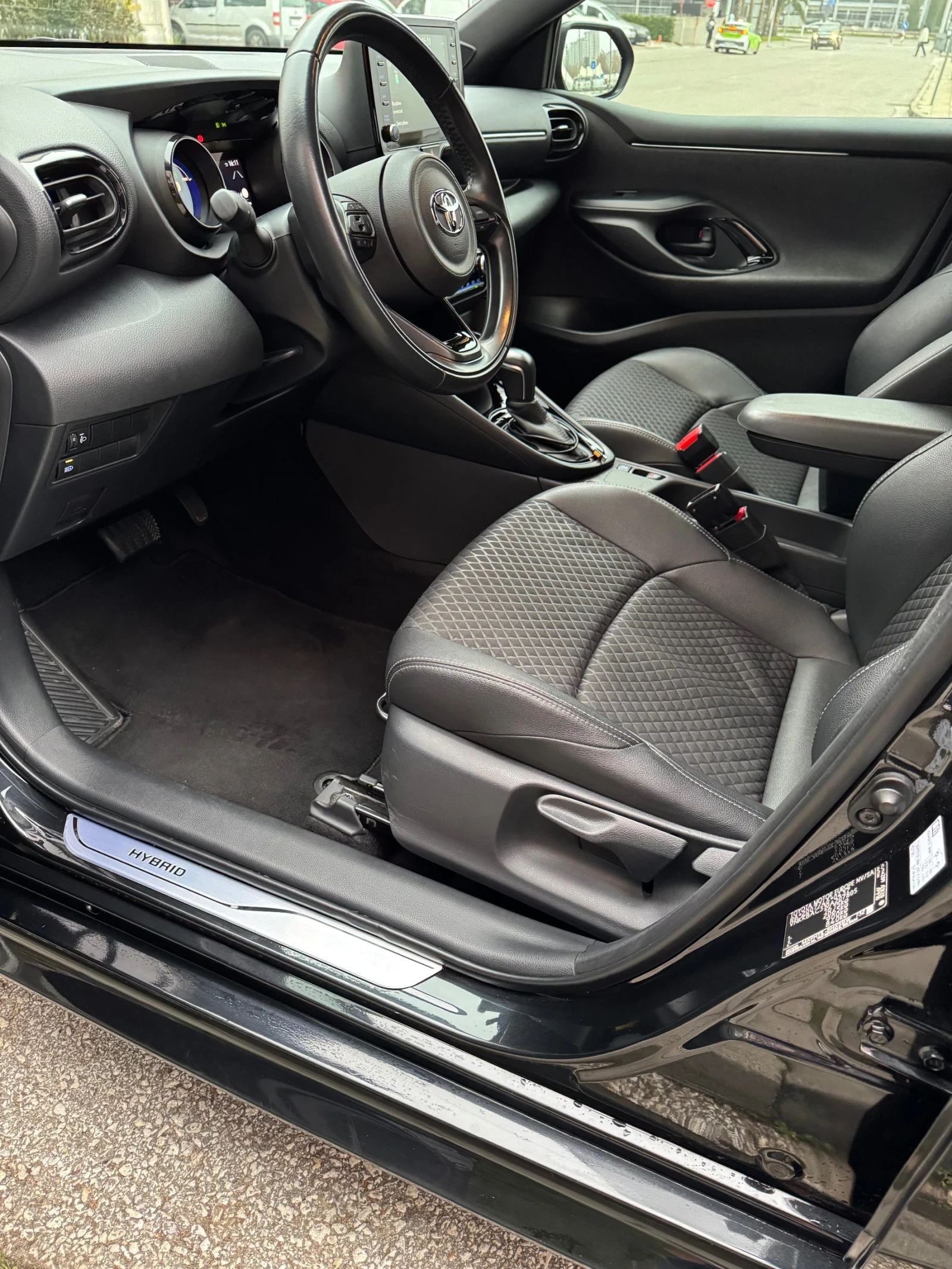 Toyota Yaris 1.5 HIBRID 29000km - изображение 5