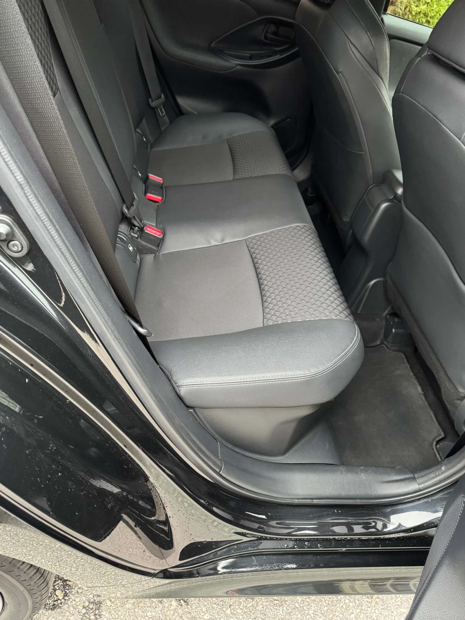 Toyota Yaris 1.5 HIBRID 29000km - изображение 7