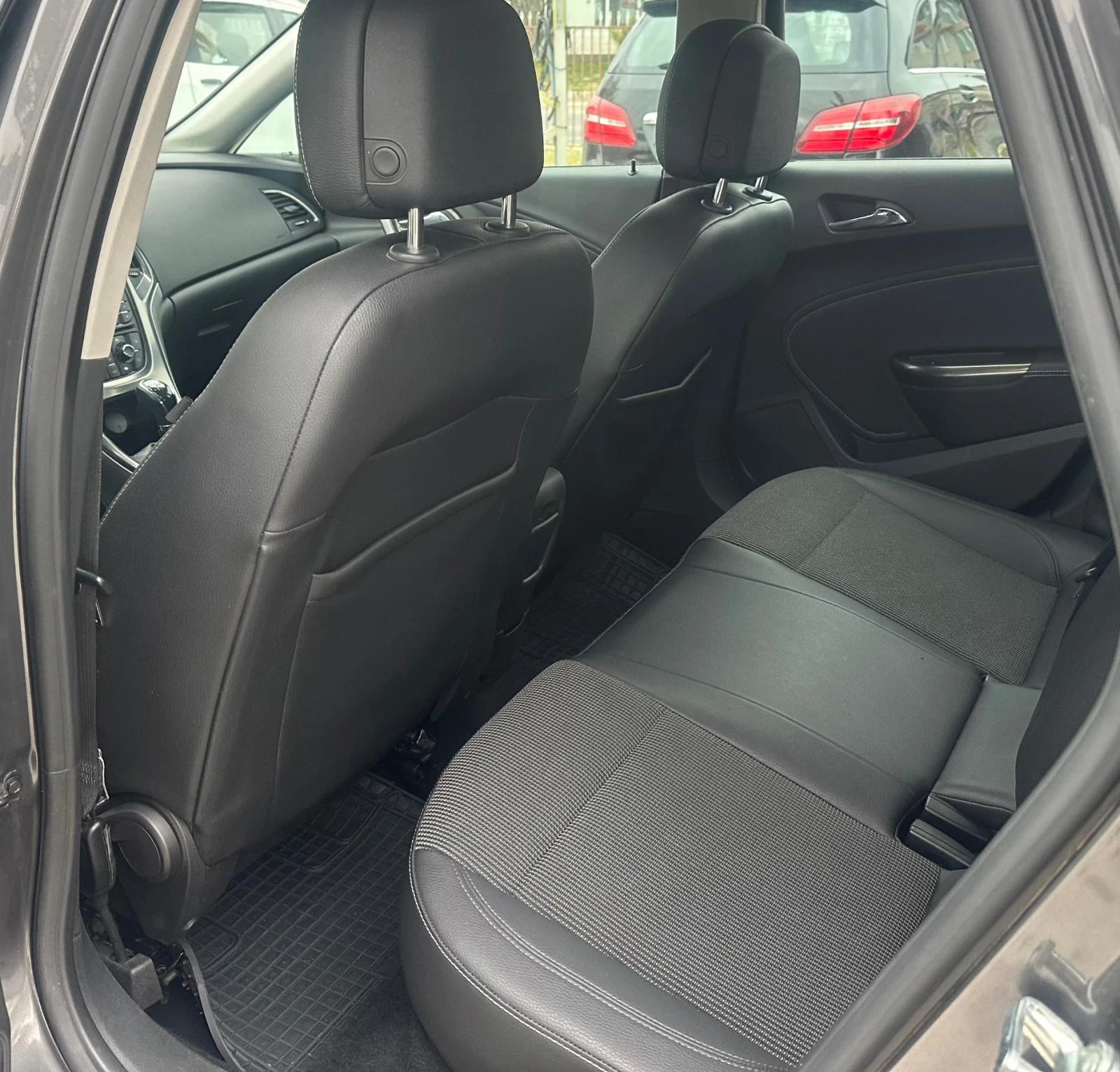 Opel Astra 1.7CDTI, снимка 7 - Автомобили и джипове - 53902431