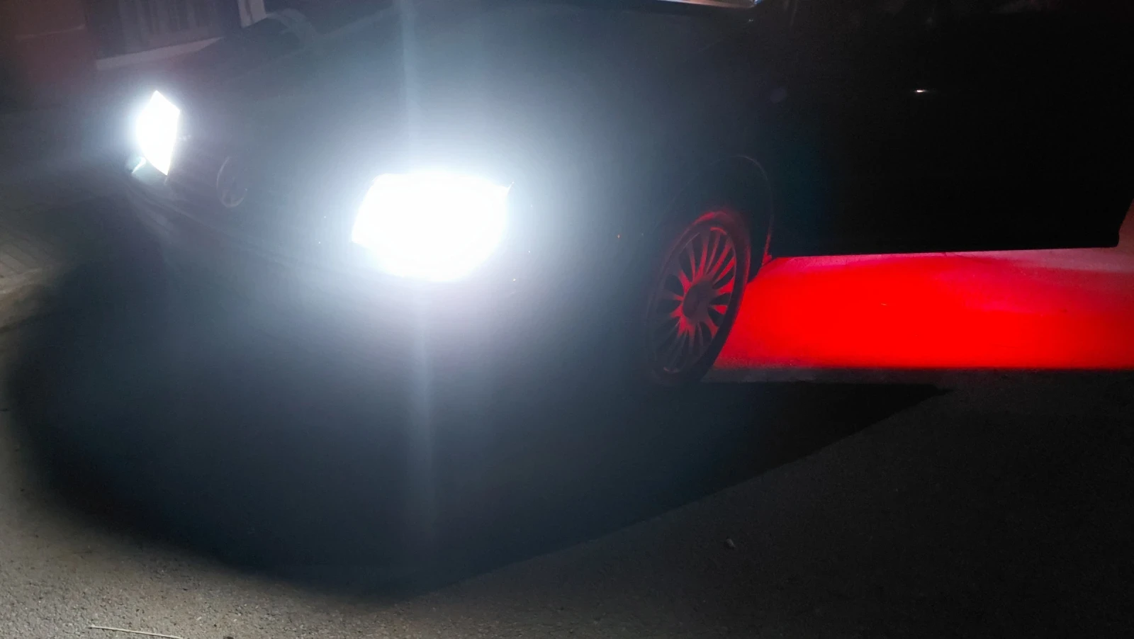 VW Bora 1.6, 101, SR, бензин + газ, снимка 10 - Автомобили и джипове - 53942239