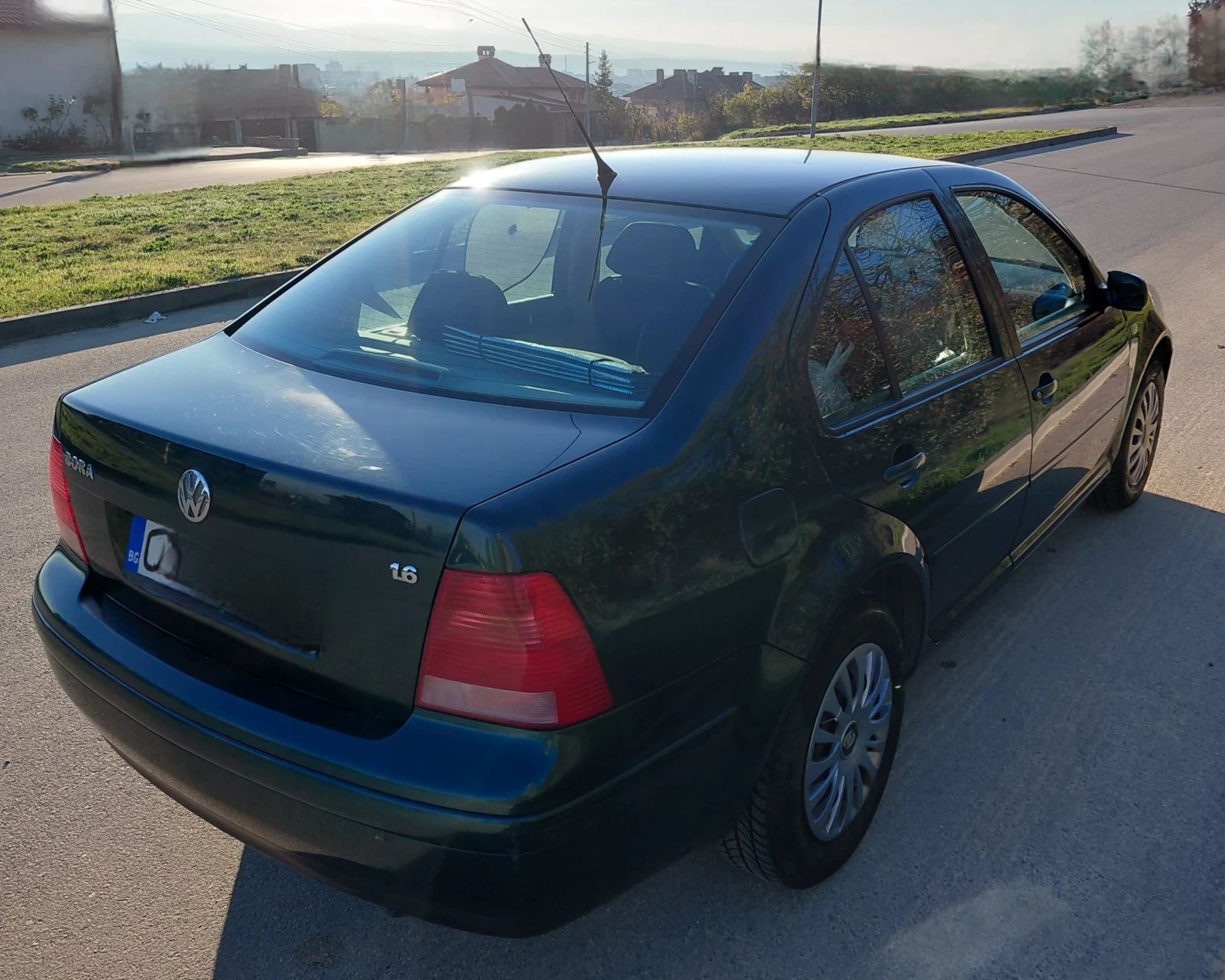 VW Bora 1.6, 101, SR, бензин + газ, снимка 3 - Автомобили и джипове - 53942239