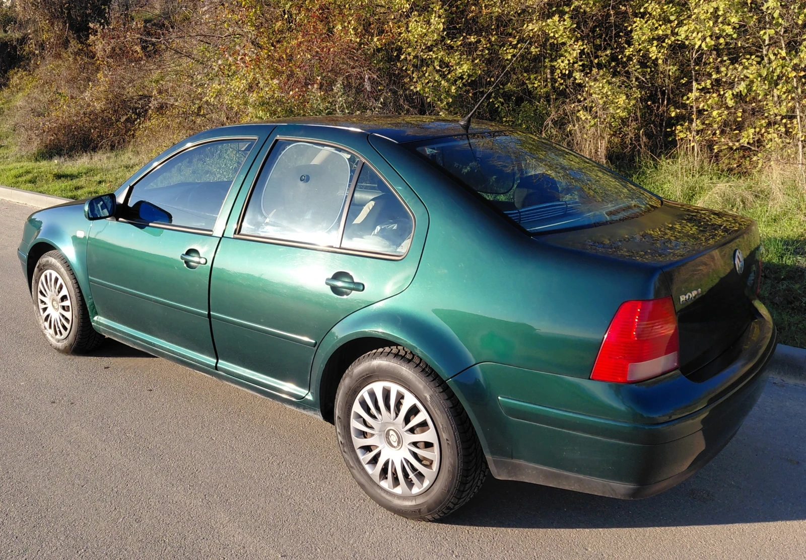 VW Bora 1.6, 101, SR, бензин + газ, снимка 2 - Автомобили и джипове - 53942239