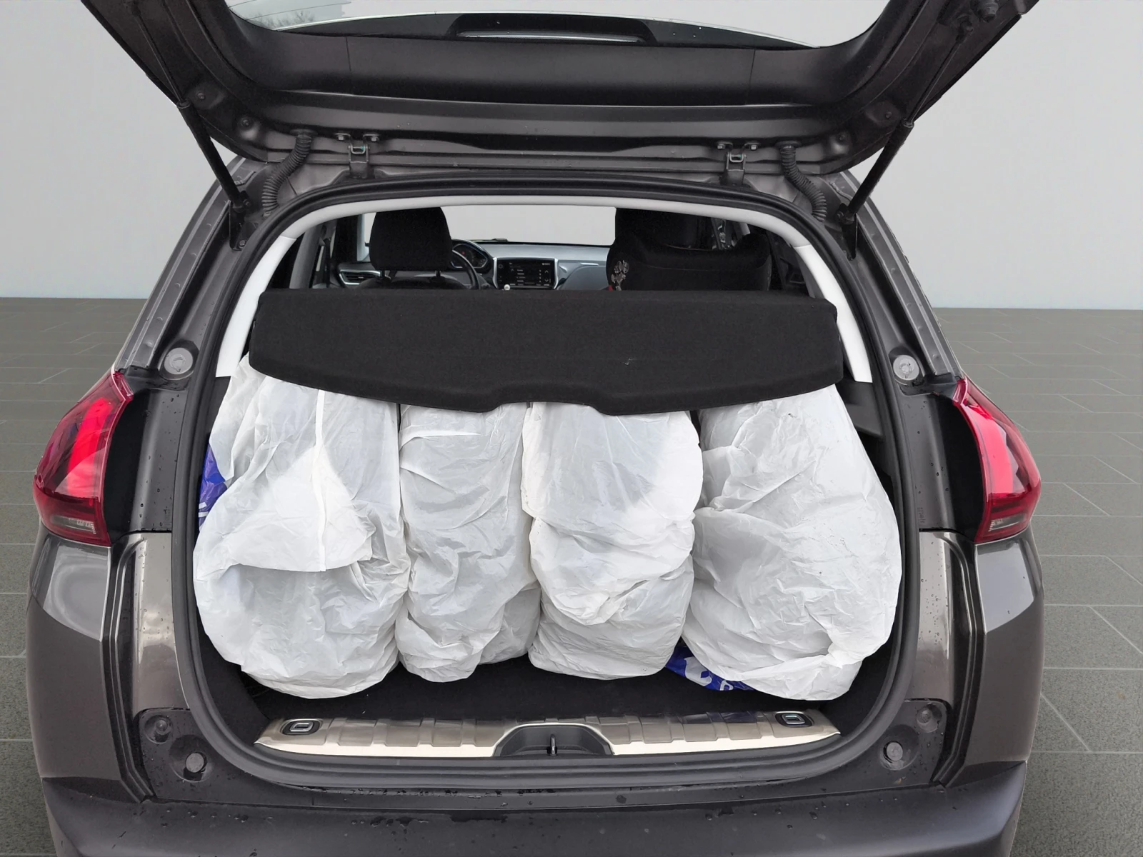 Peugeot 2008 ALLURE 1.5 e-HDI 102 BVM6 EURO 6.2, снимка 13 - Автомобили и джипове - 53956396