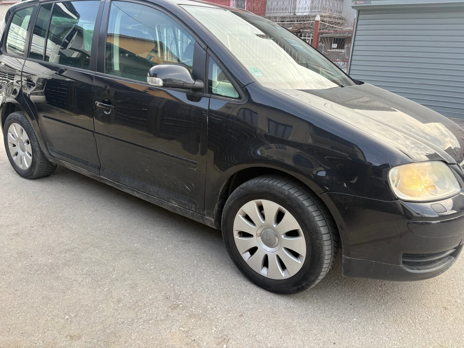 VW Touran 1.6, снимка 6 - Автомобили и джипове - 54109220