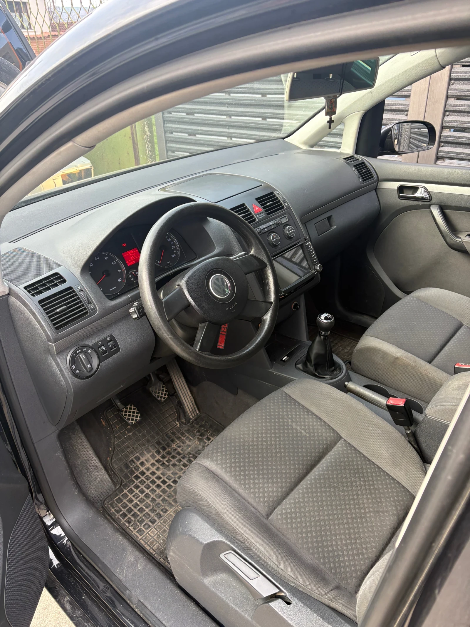 VW Touran 1.6, снимка 8 - Автомобили и джипове - 54109220