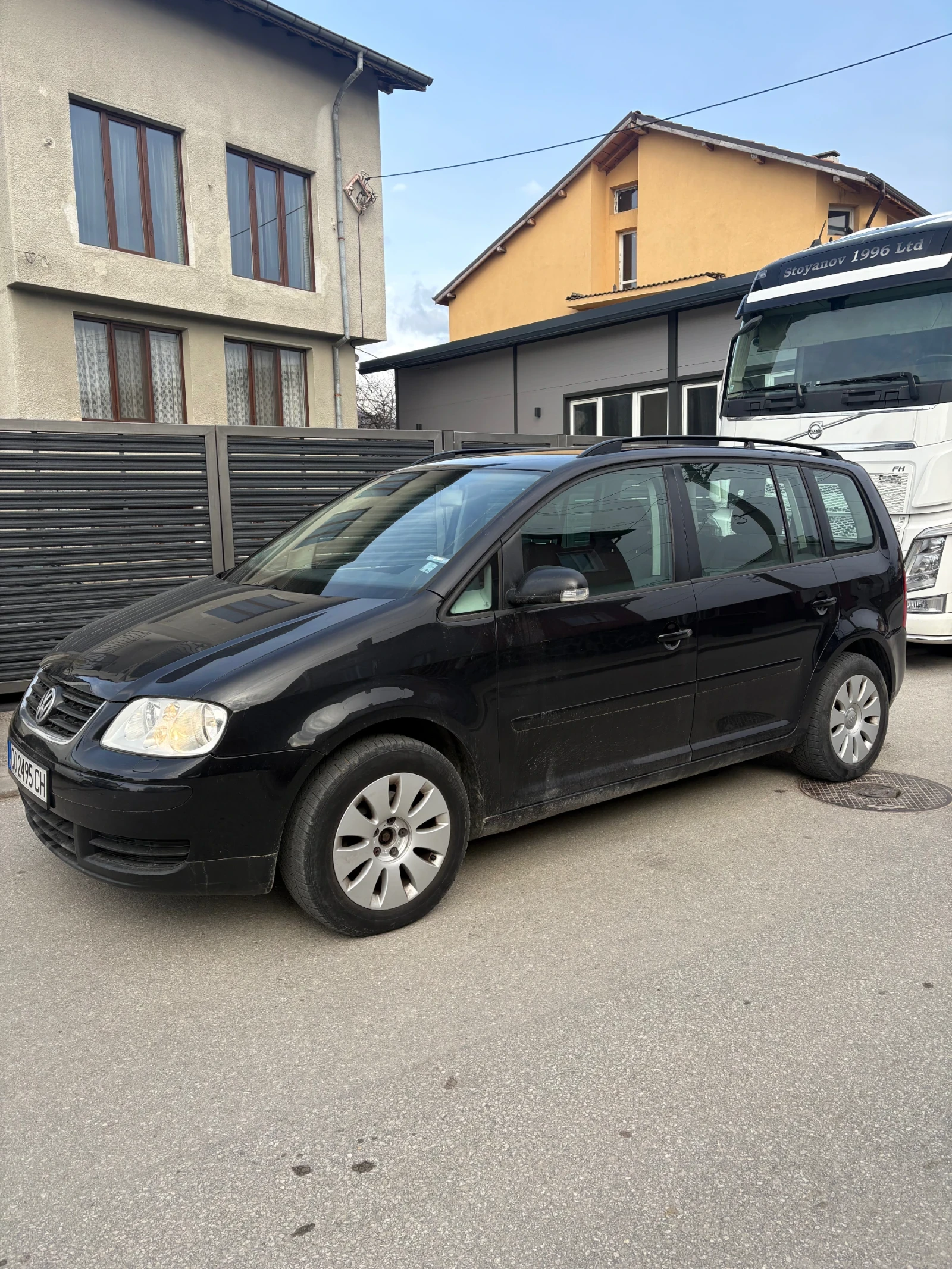 VW Touran 1.6, снимка 2 - Автомобили и джипове - 54109220